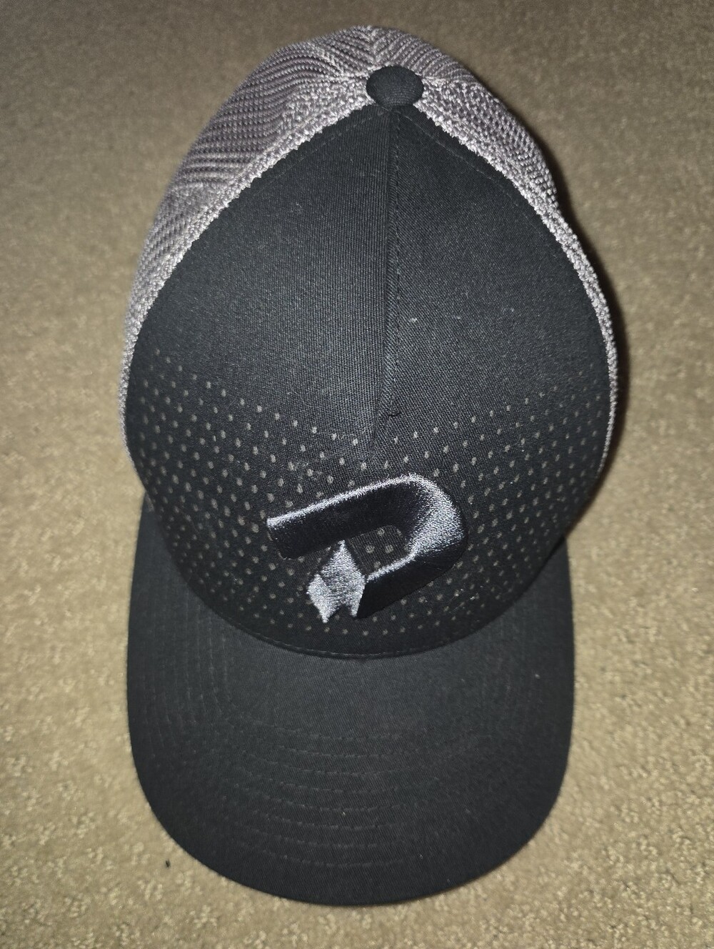 DEMARINI Black/grey Mesh baseball r Hat  size : Small